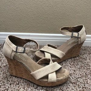 Toms Canvas Wedge Sandal - size 8